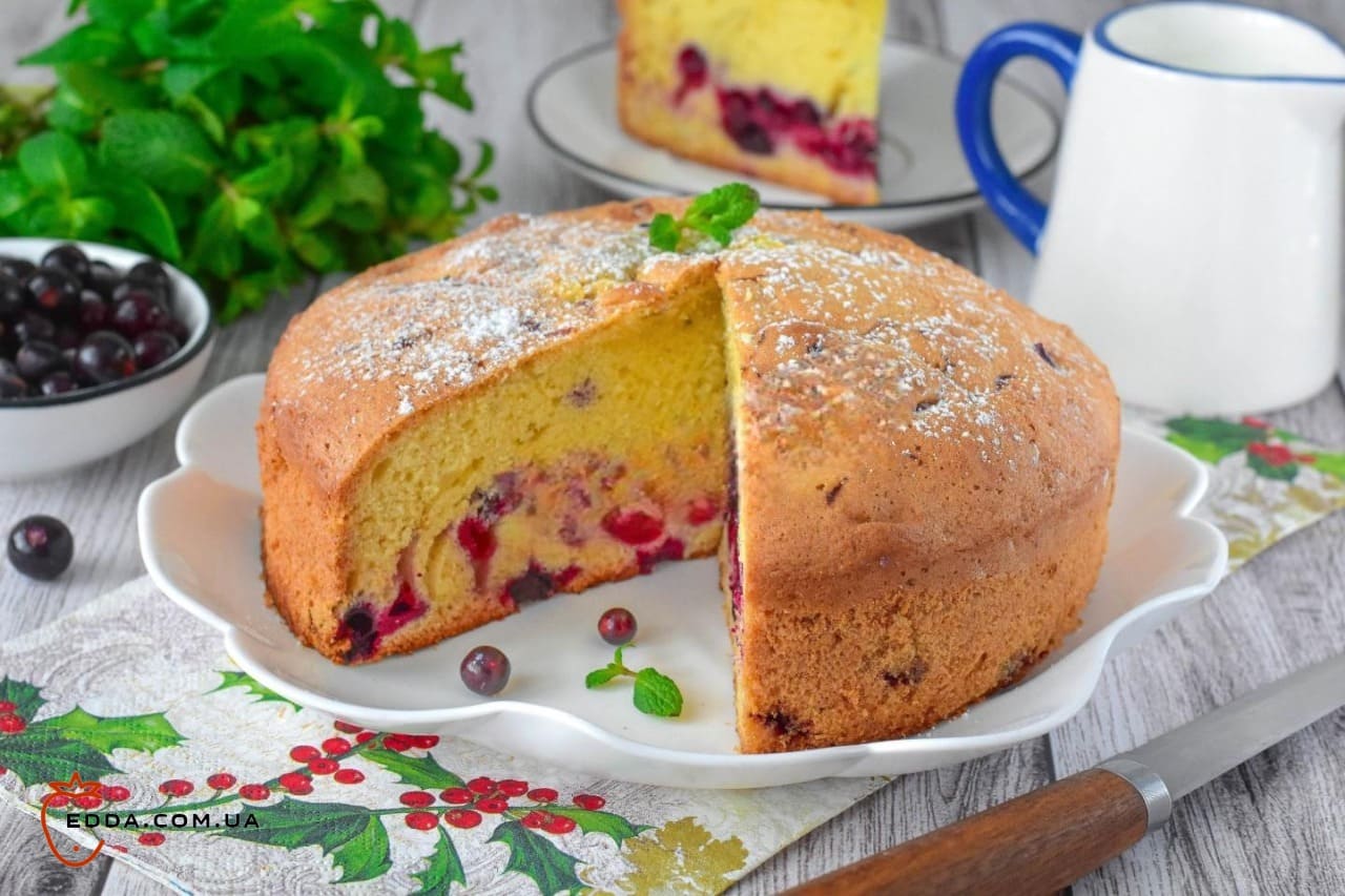 Пиріг без молока в духовці