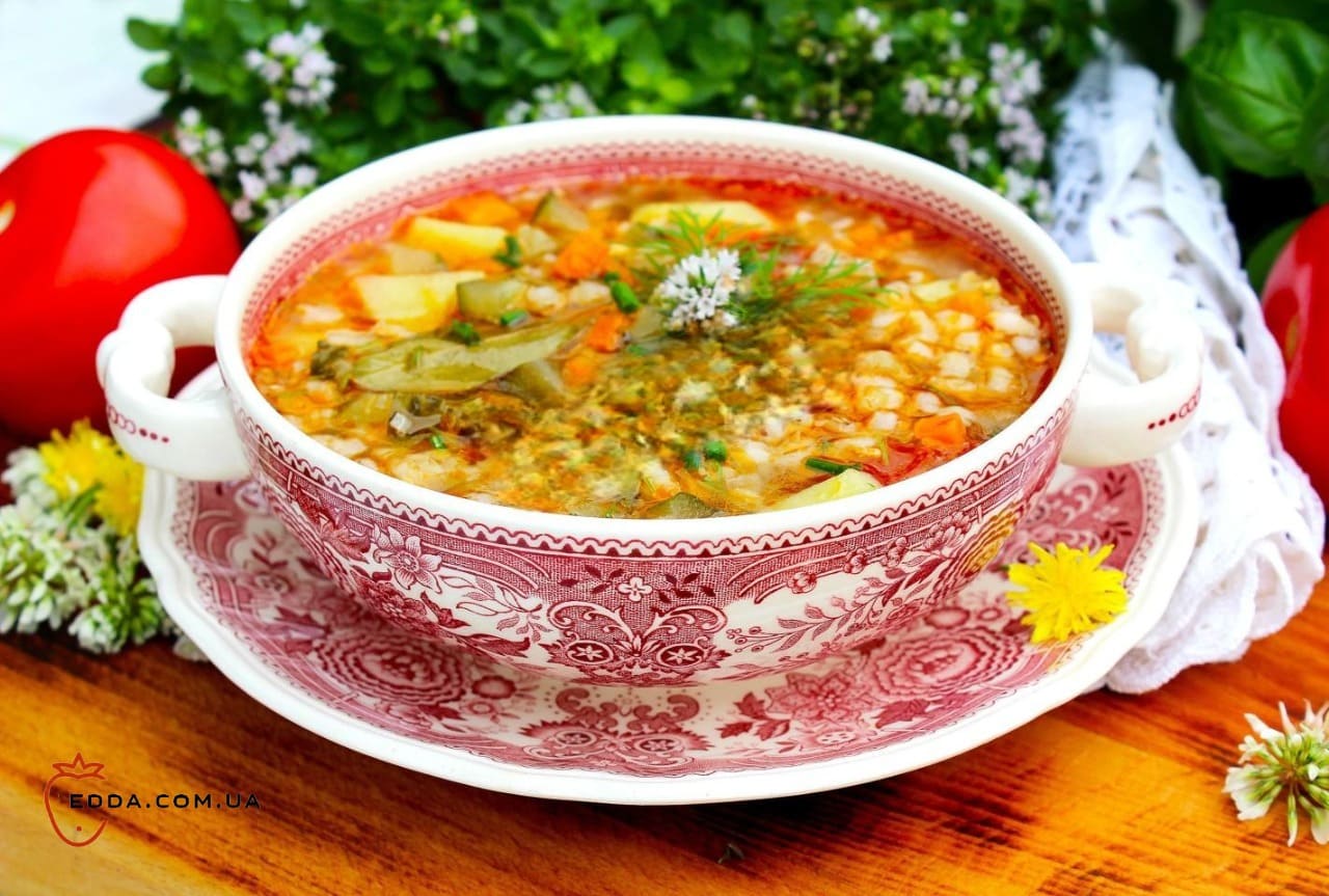 Розсольник із перловкою та солоними огірками