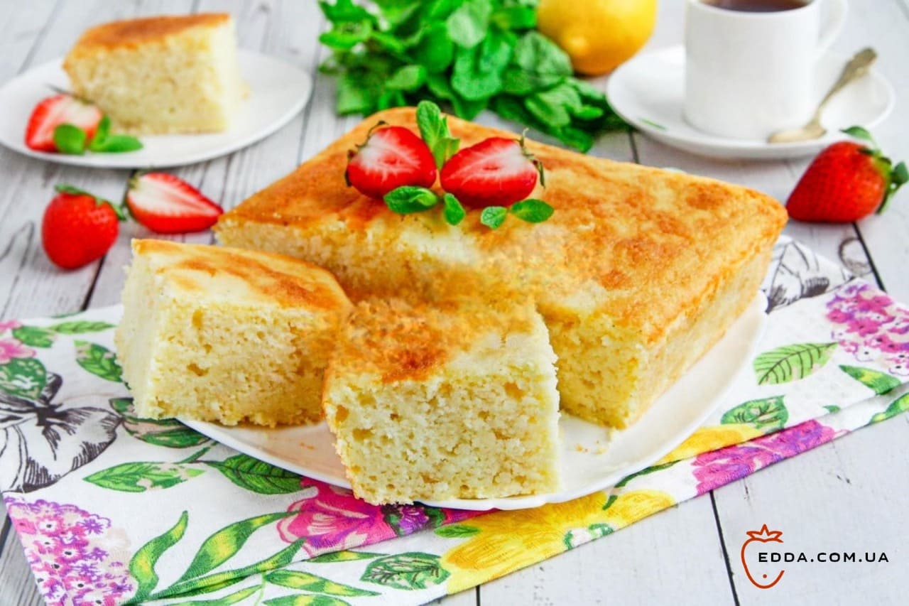 Пишний манник на кефірі в духовці