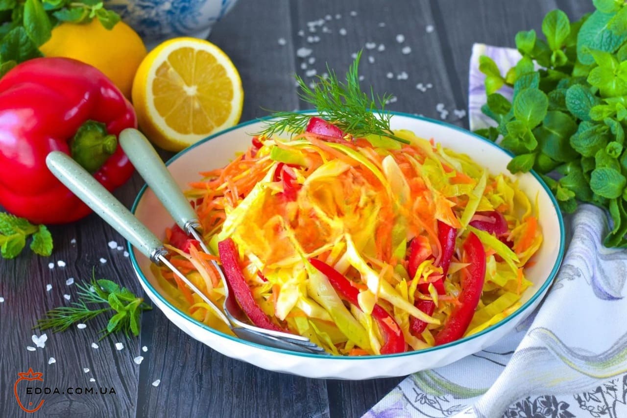 Салат із капусти з болгарським перцем і морквою