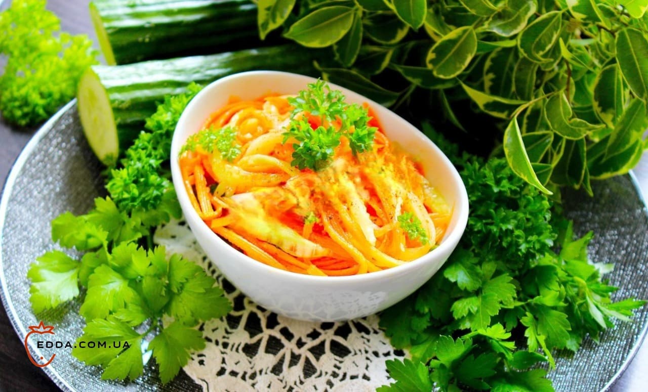 Салат зі свіжих огірків та моркви