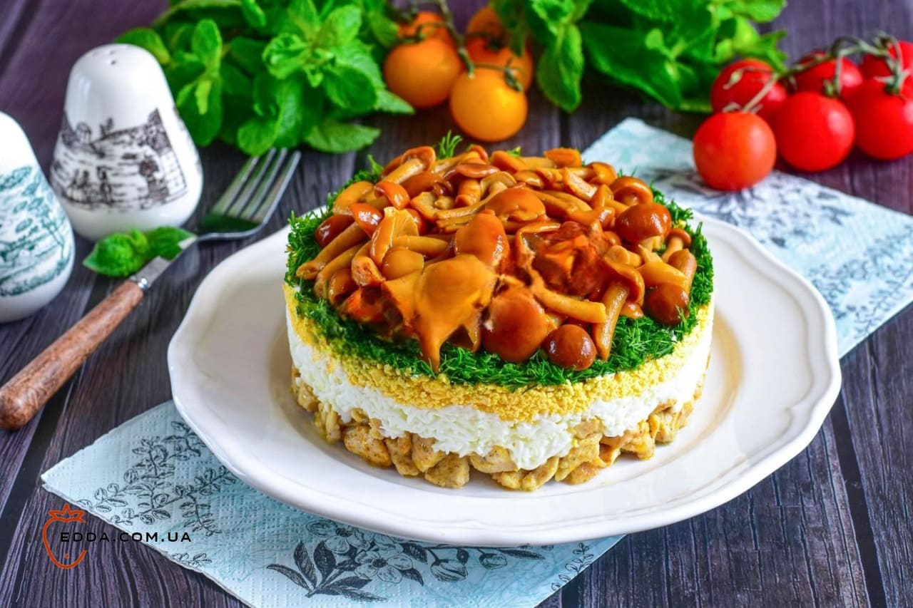 Салат Чоловічий каприз з куркою та грибами