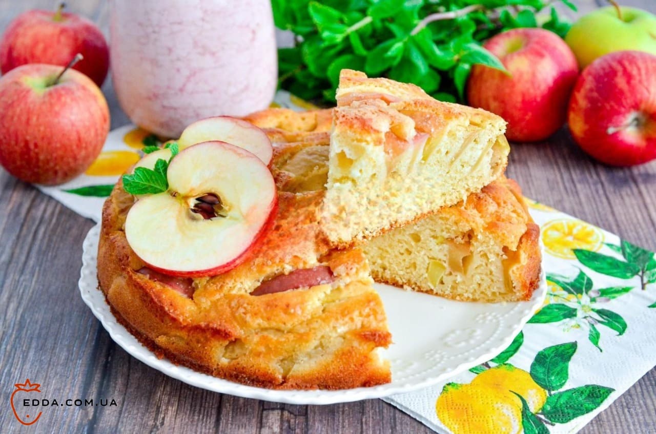 Найпростіший пиріг із яблуками в духовці