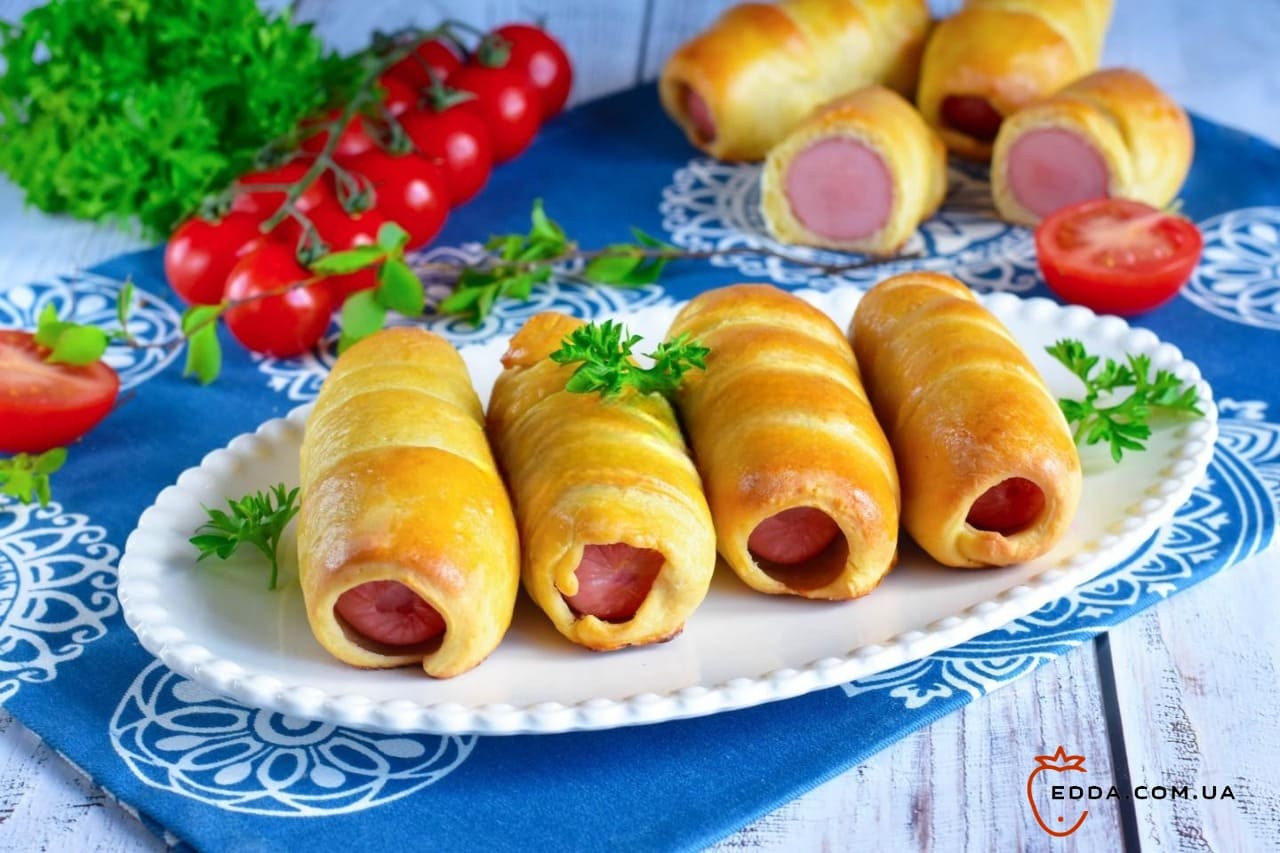 Сосиски в дріжджовому тісті в духовці