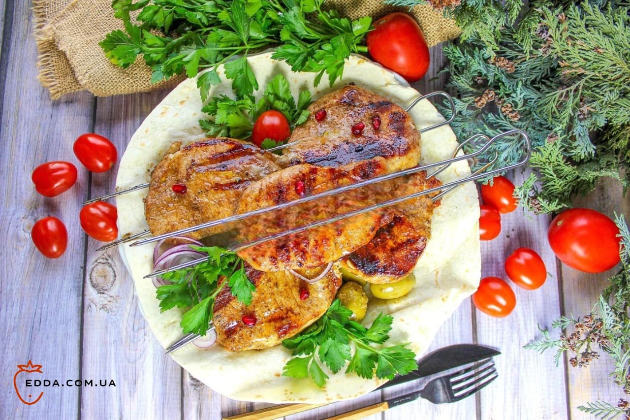 Свинина на мангалі