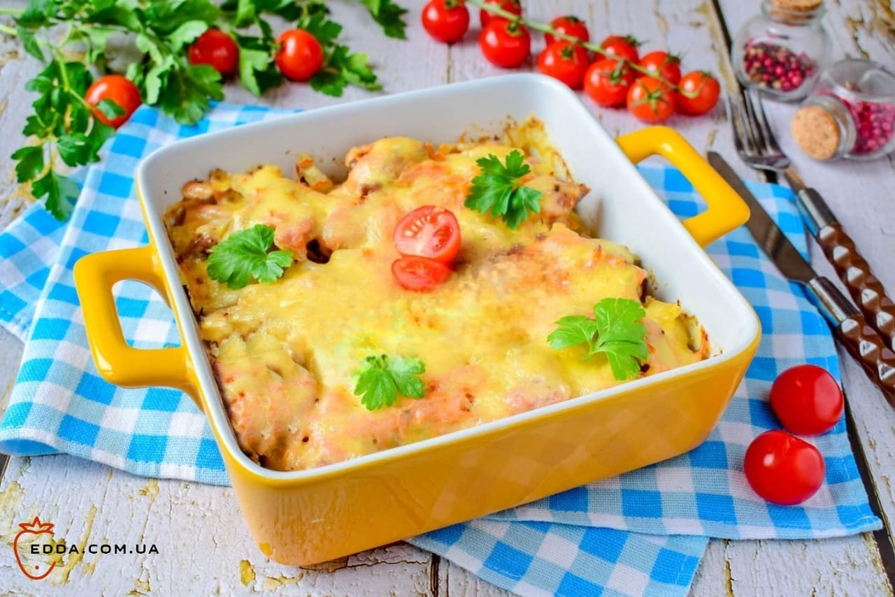 Свинина з картоплею та сиром в духовці