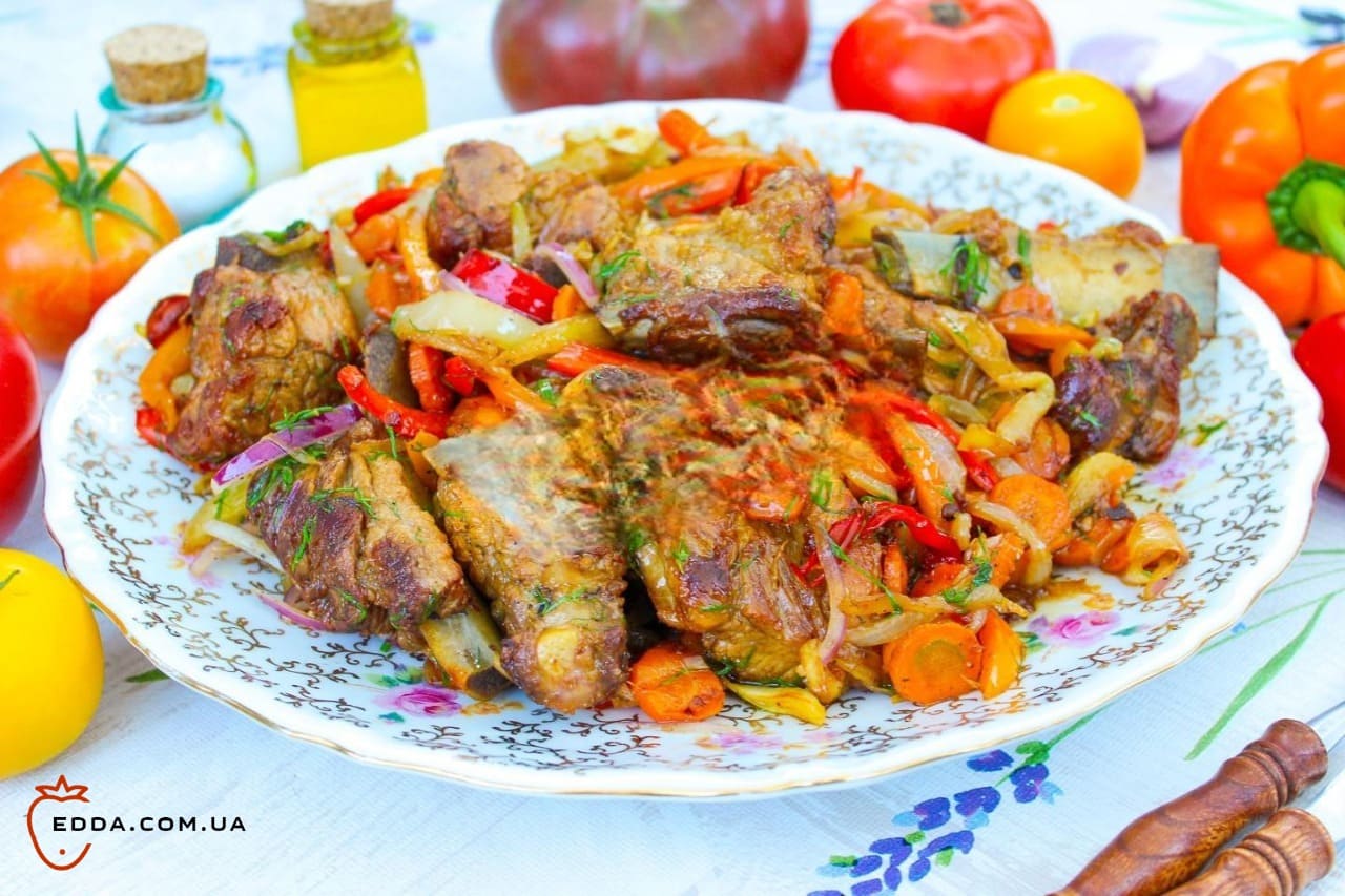 Свинячі реберця в казані на багатті