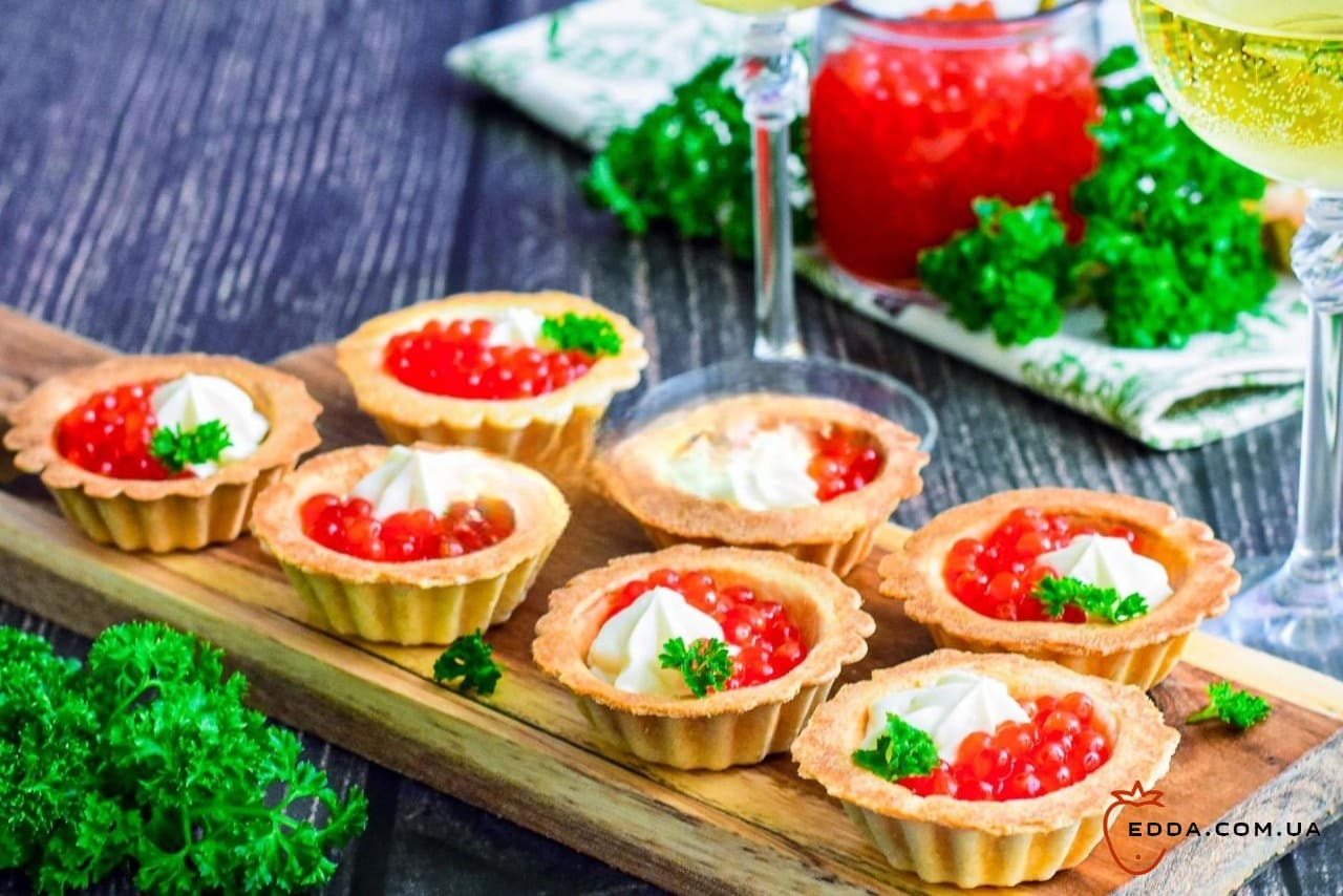 Тарталетки з сиром та ікрою
