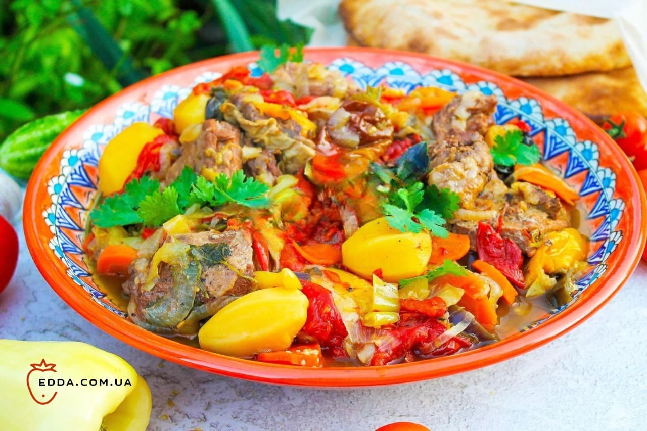 Хашлама в казані на вогнищі