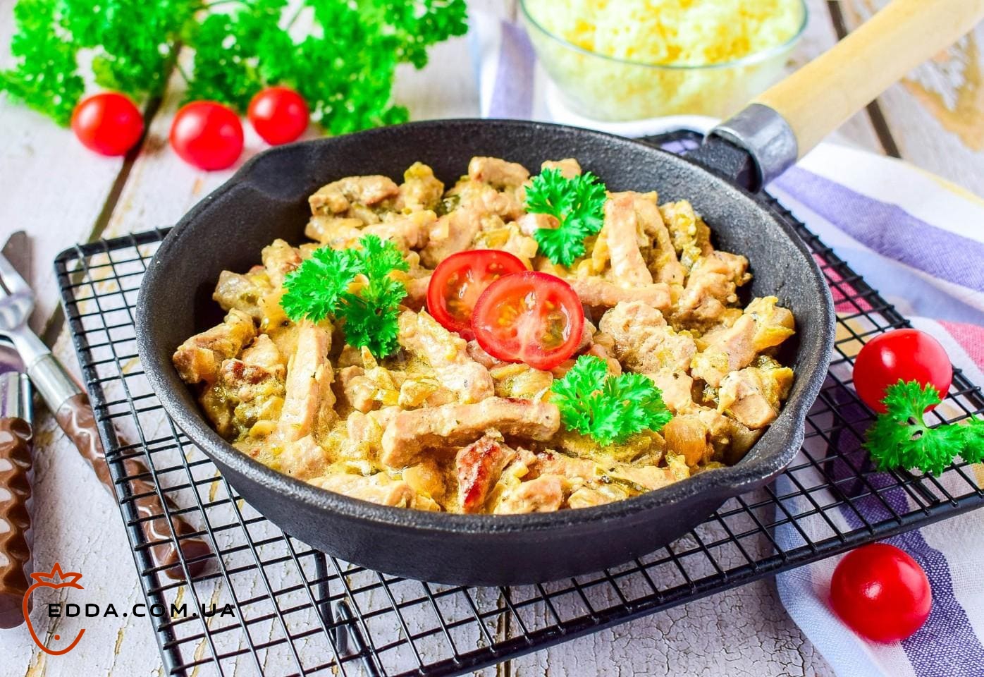 М'ясо із солоними огірками