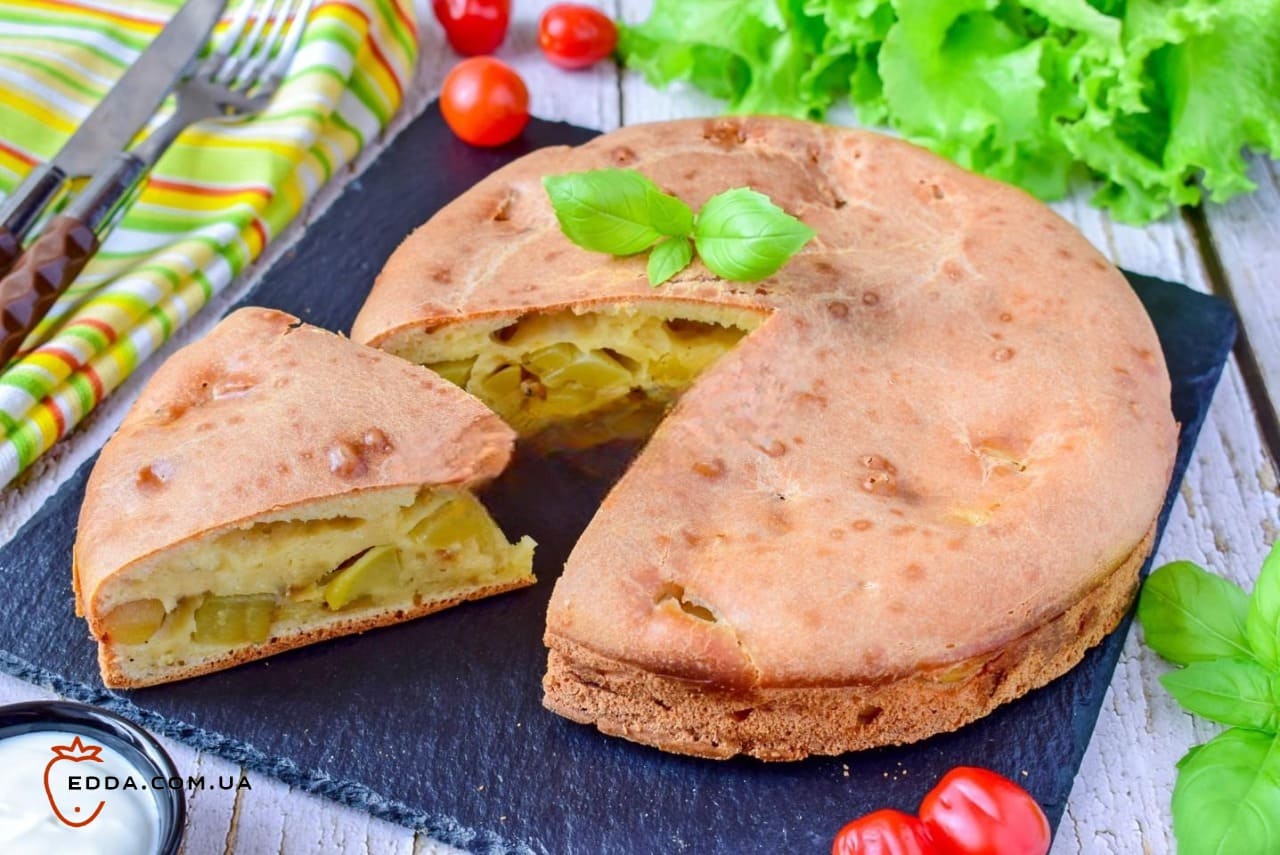 Заливний пиріг із картоплею в духовці