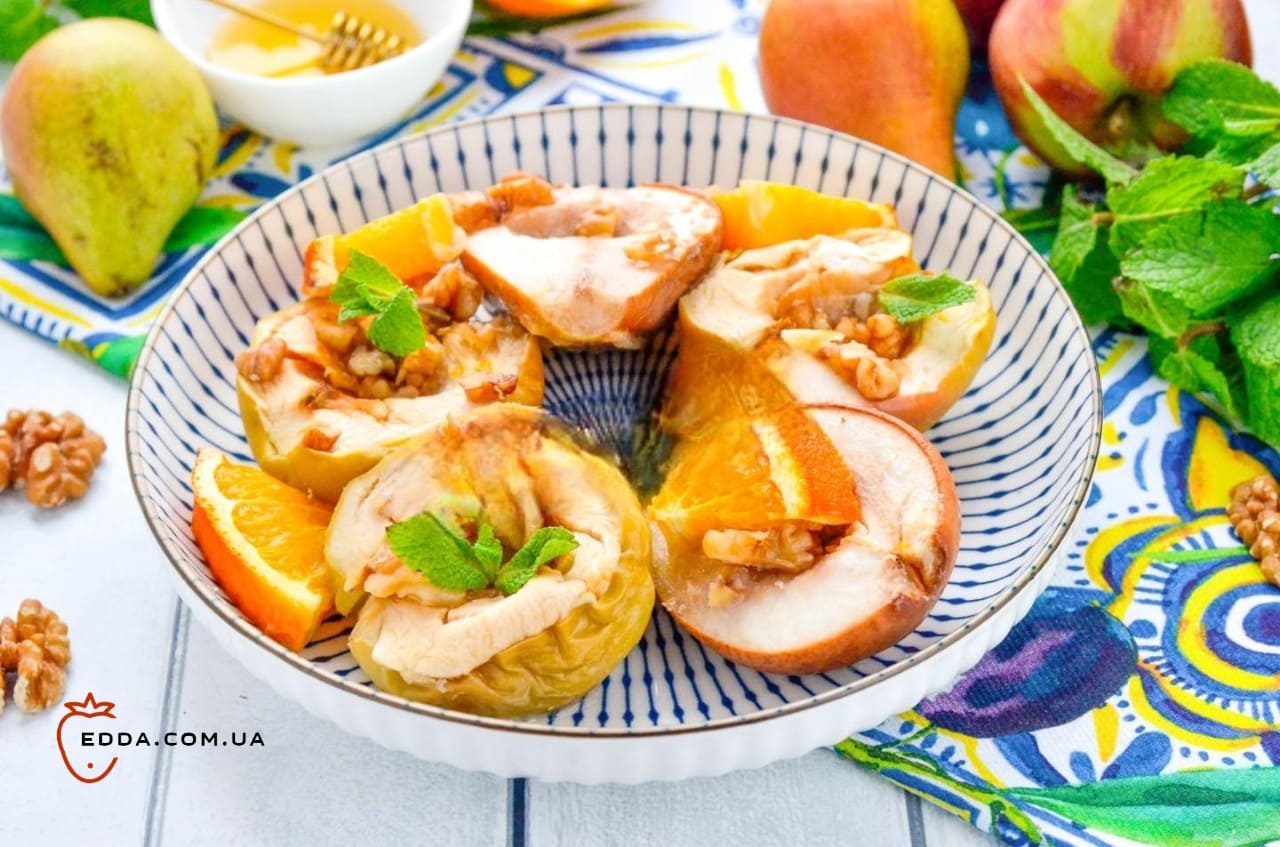 Запечені яблука та груші в духовці